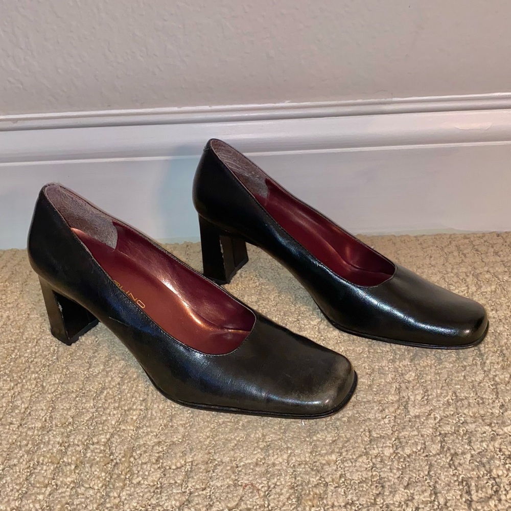 Bandolino Vintage Square Toe Black Pumps